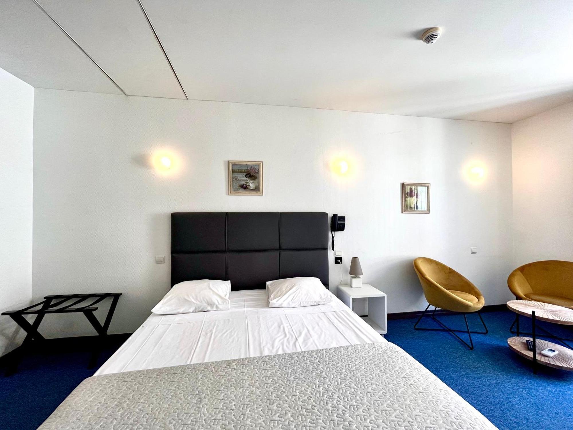 Le National Hotel 2*